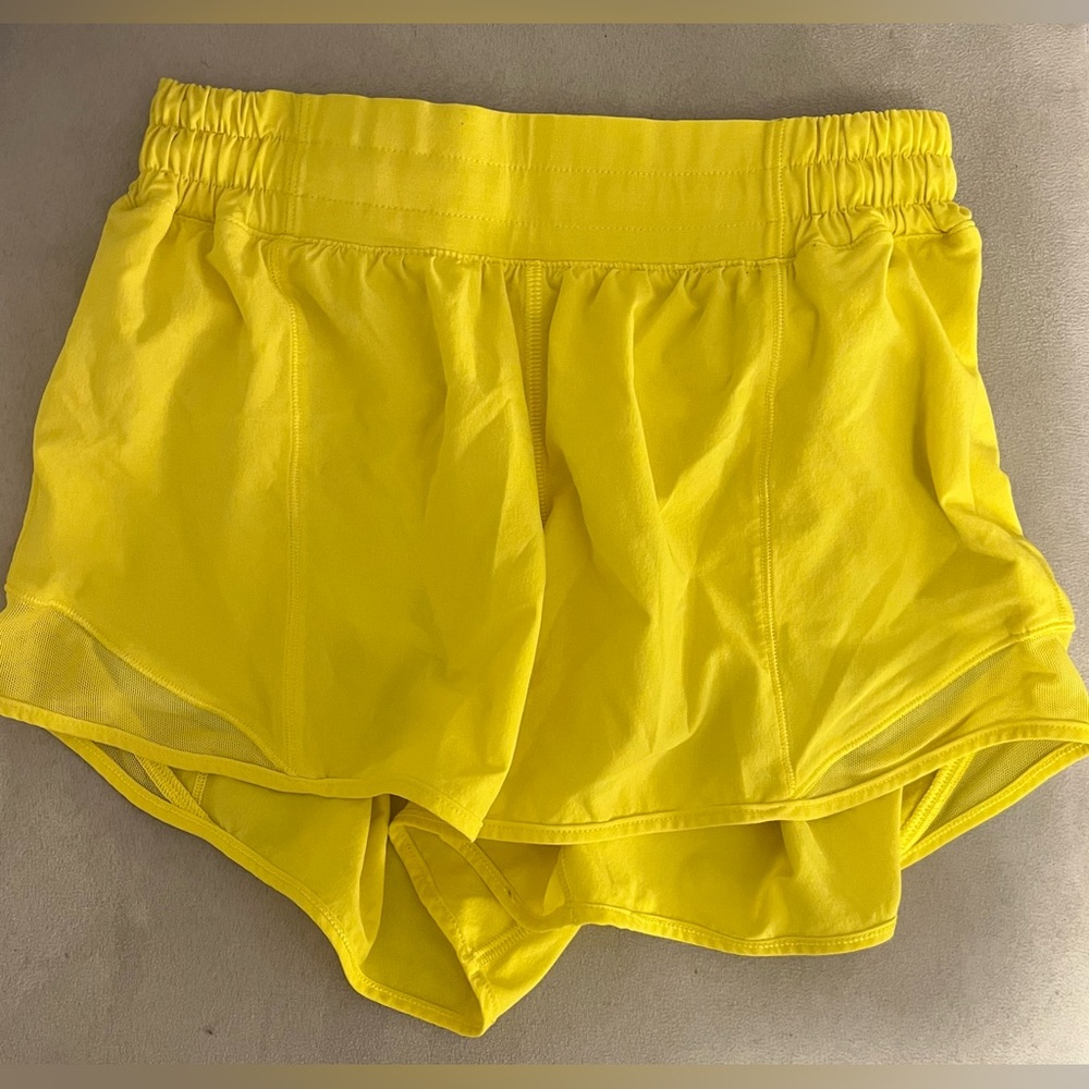 LIKE NEW LULULEMON HOTTY HOT SHORTS